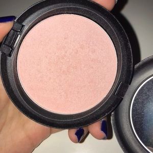 MAC Beauty Powder in “play it proper”
